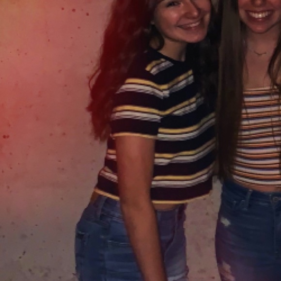 BRANDY MELVILLE CROPPED TOP - Picture 3 of 3